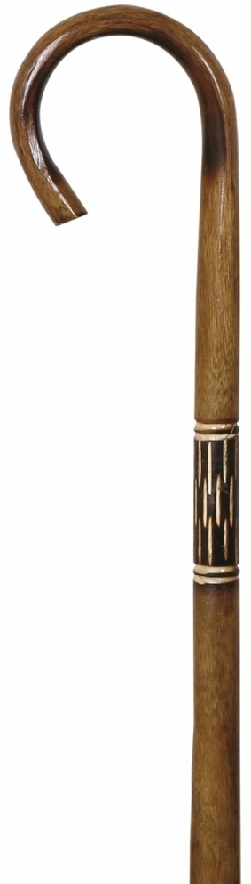 Bastón tallado curvo de color marrón fabricado con madera de almez.