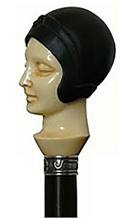 Bastón de marfil. Mujer con casco. Palo en madera de ébano y anilla plata.