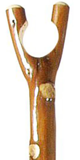 Bastón madera de castaño con apoyo para el dedo pulgar. Contera combinada, pincho y goma.