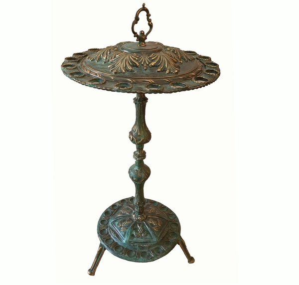 Expositor / Bastonero circular de bronce macizo para 18 bastones. Medidas: 40 x 40 x 75 cm.